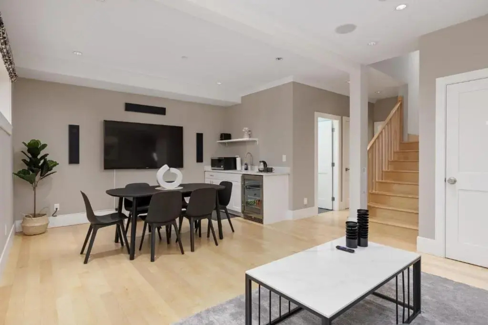 Stunning 3 Bedroom Secondary Suite N Van