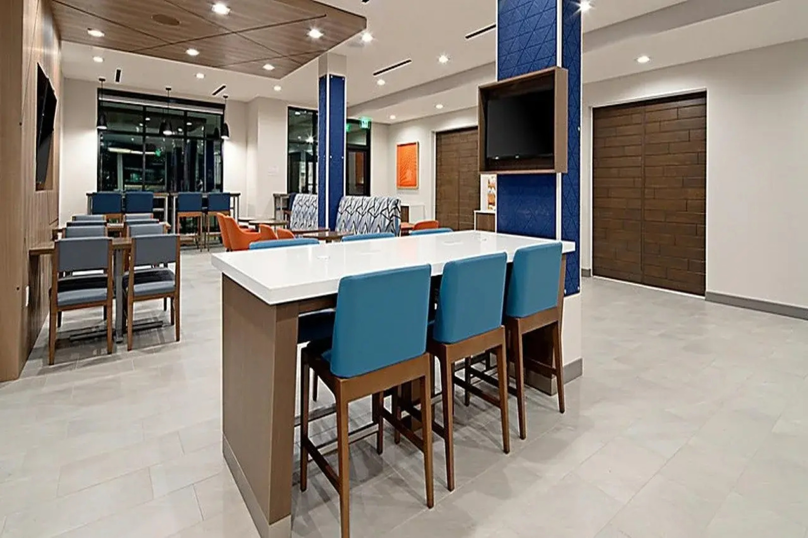 Holiday Inn Express & Suites Valencia - Santa Clarita by IHG