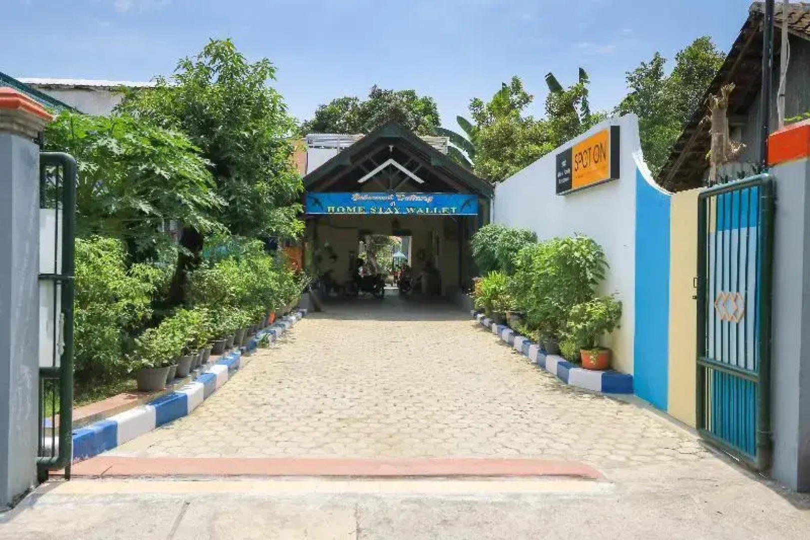 SPOT ON 2440 Wallet Family Residence