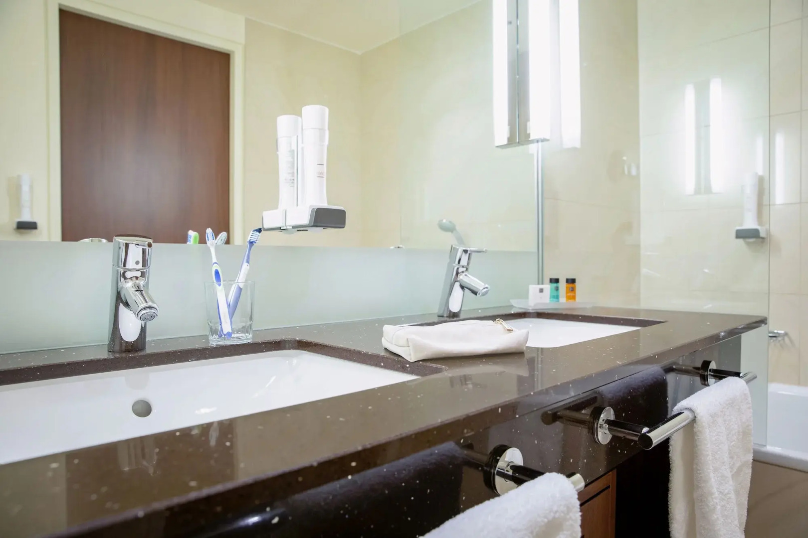 ROBINSON FIEBERBRUNN - Adults only