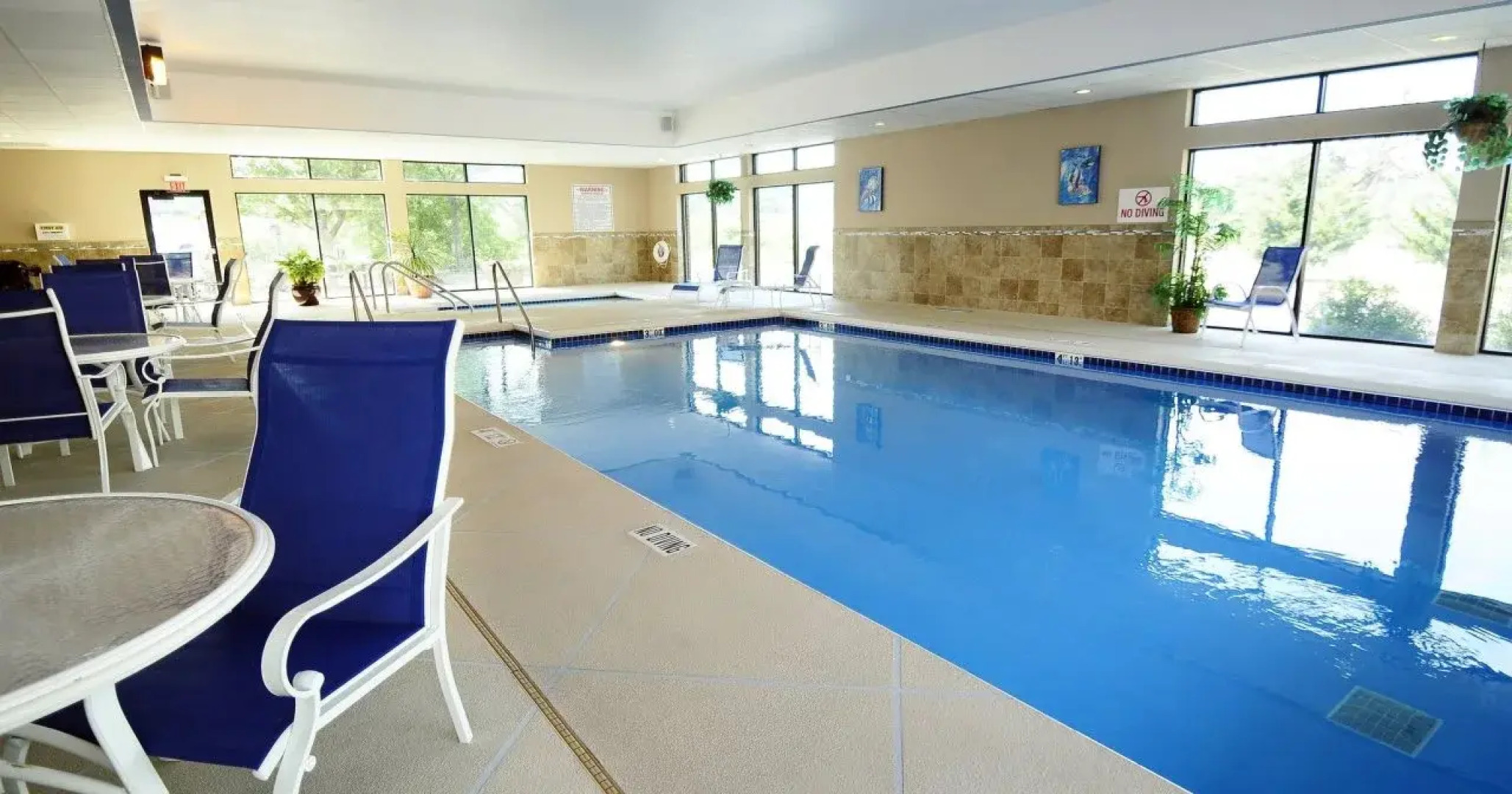 Holiday Inn Express & Suites Delafield by IHG