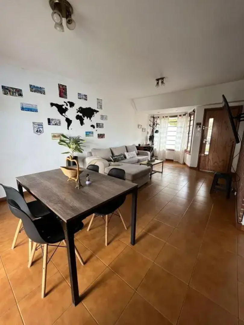 Casa con pileta cochera y quincho 1300m de la playa