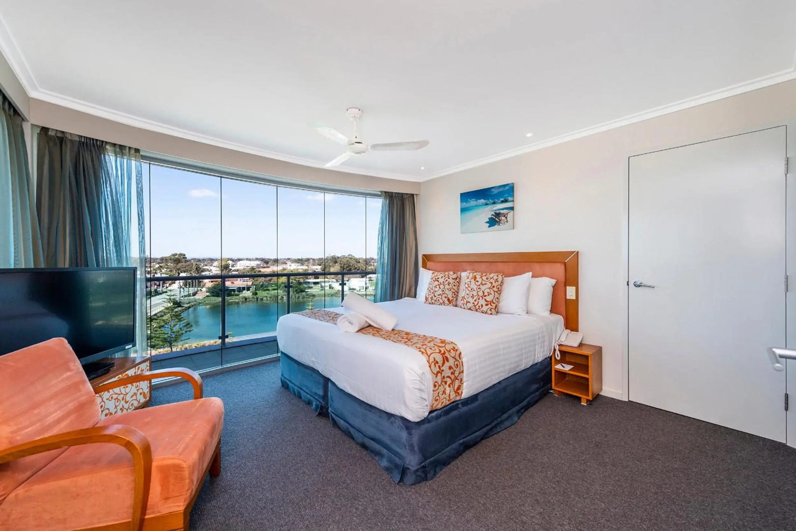 A 406 FANTASTIC OCEAN BEACH and MARINA VIEW APT - MANDURAH
