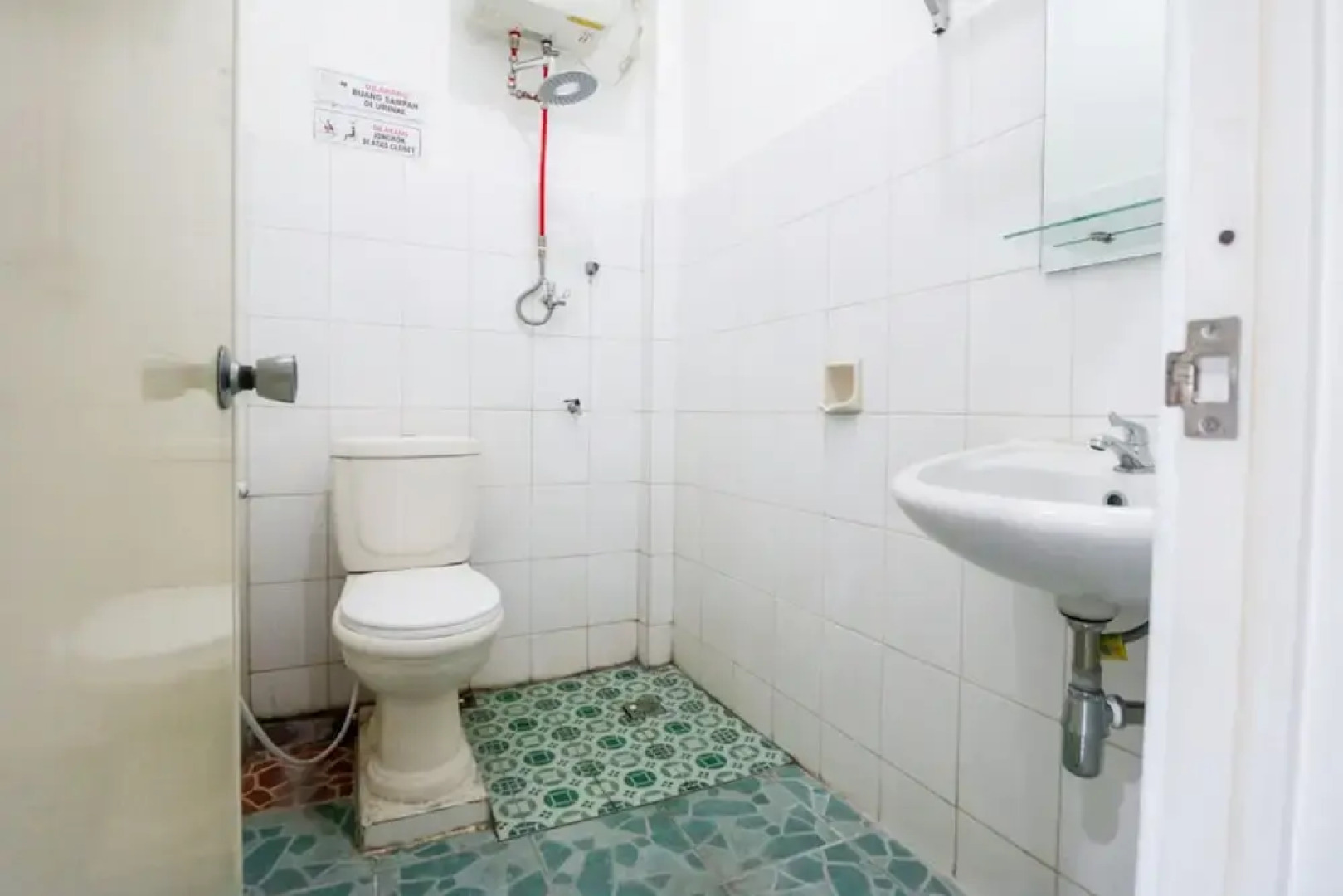 RedDoorz @ Jalan Diponegoro Lampung