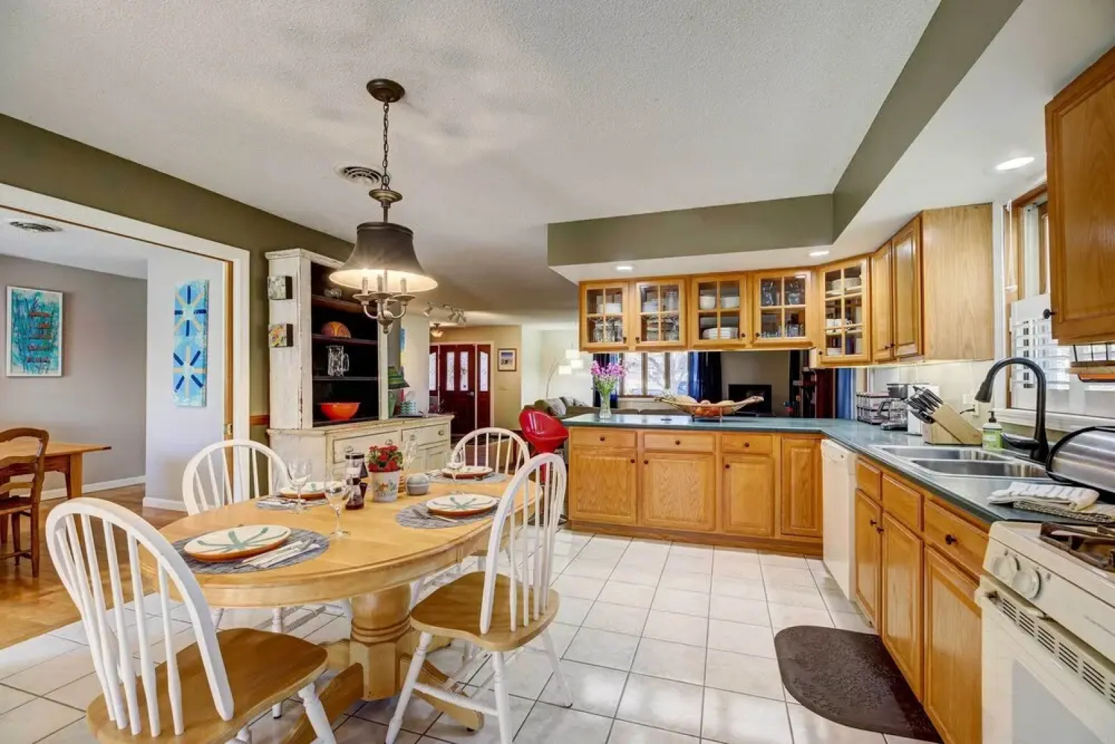 'house of Art' Group Escape By Parks & Lake!