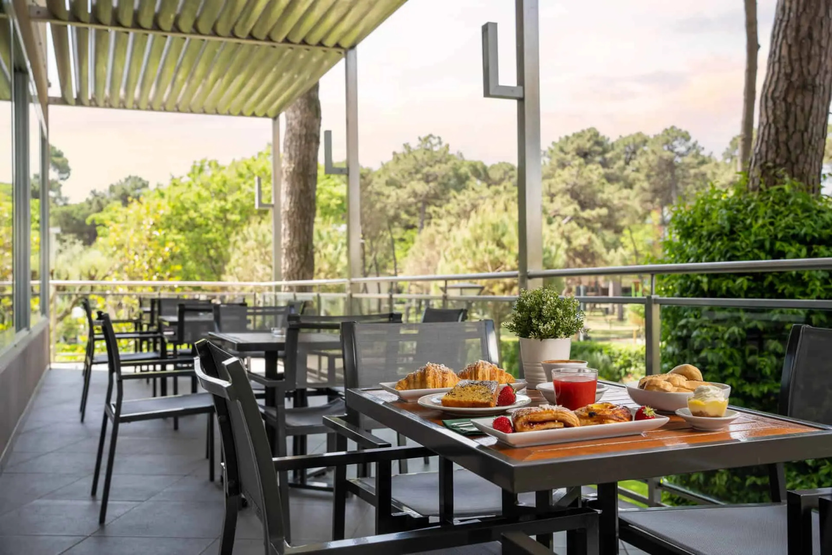 Hotel Embassy & Boston