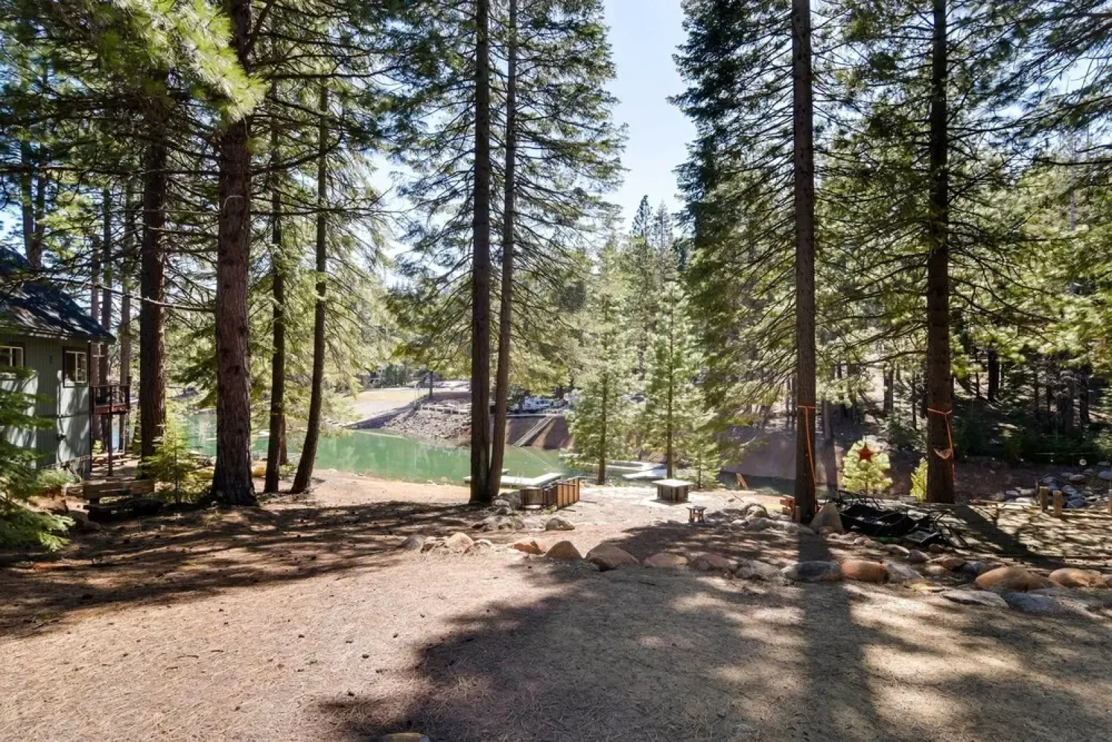 Tranquil Lake Almanor Getaway w/ Grill!