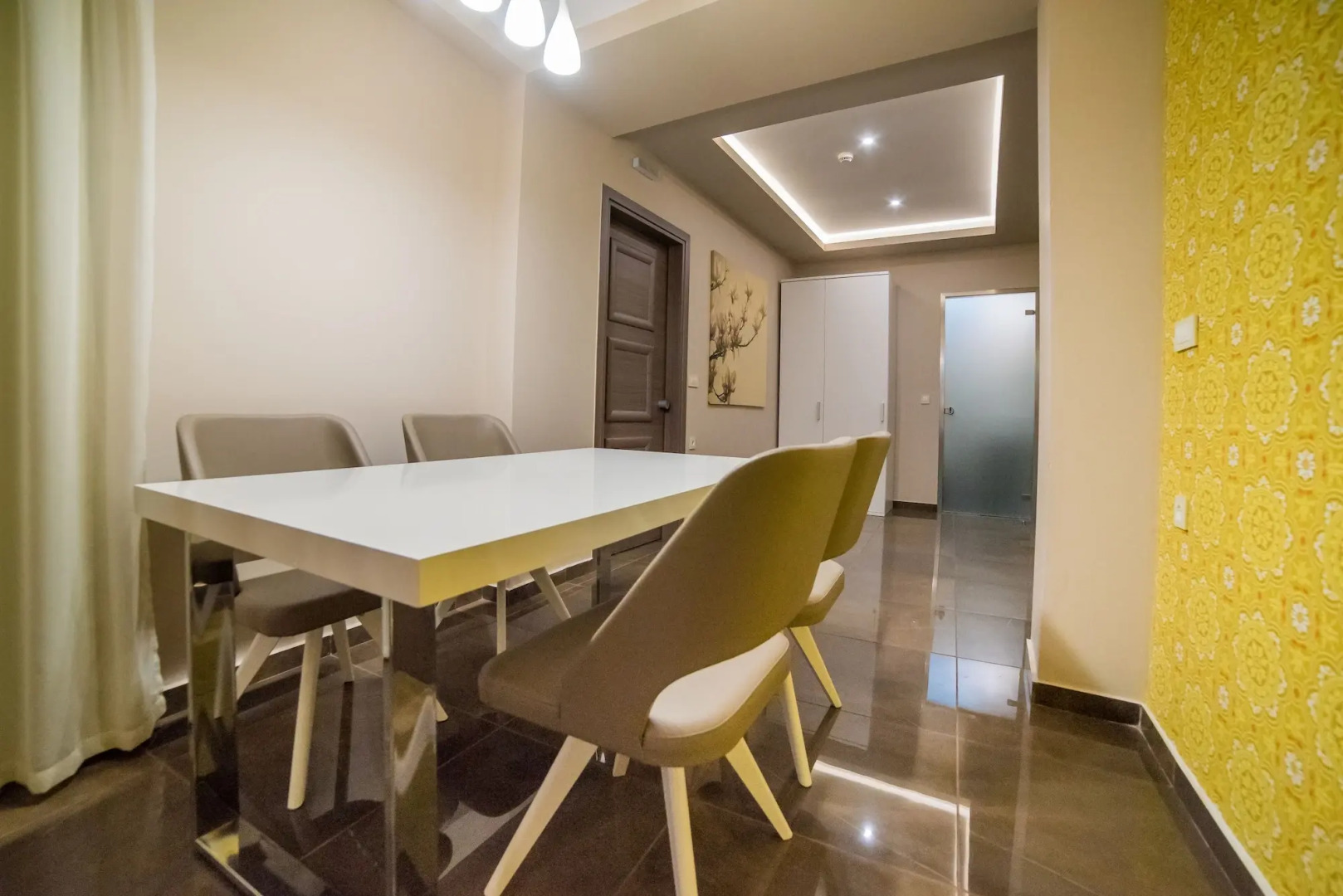 Koukounaria Hotel & Suites