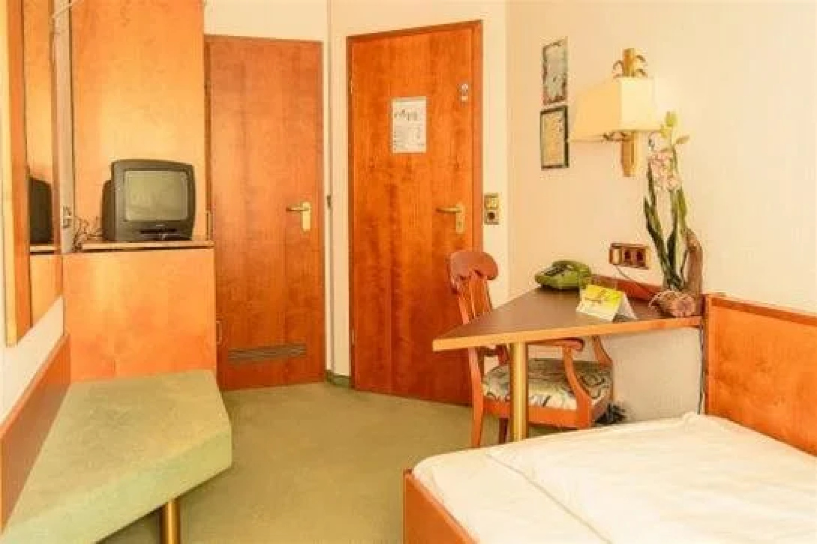 Hotel Holder
