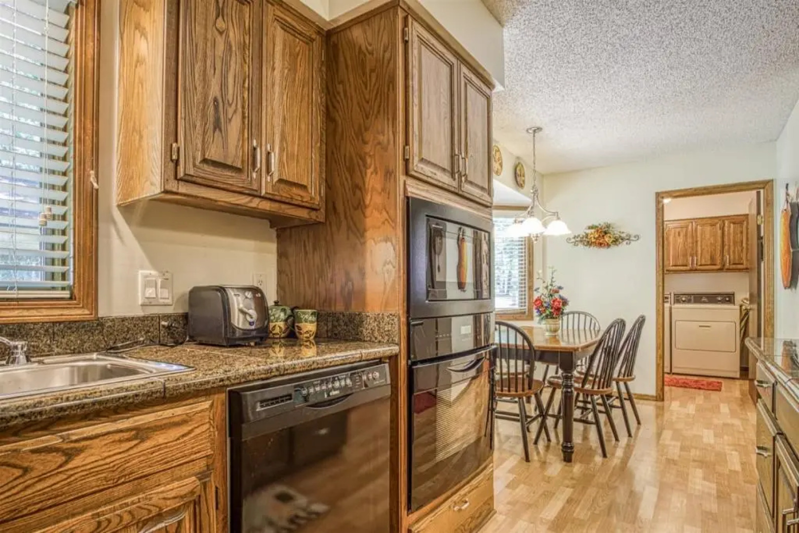 02101 - 1 LaCanada Lane