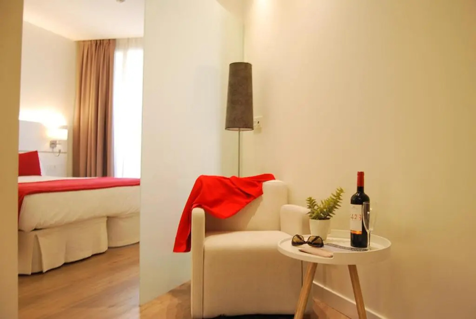 Hotel Pompaelo Plaza del Ayuntamiento & Spa