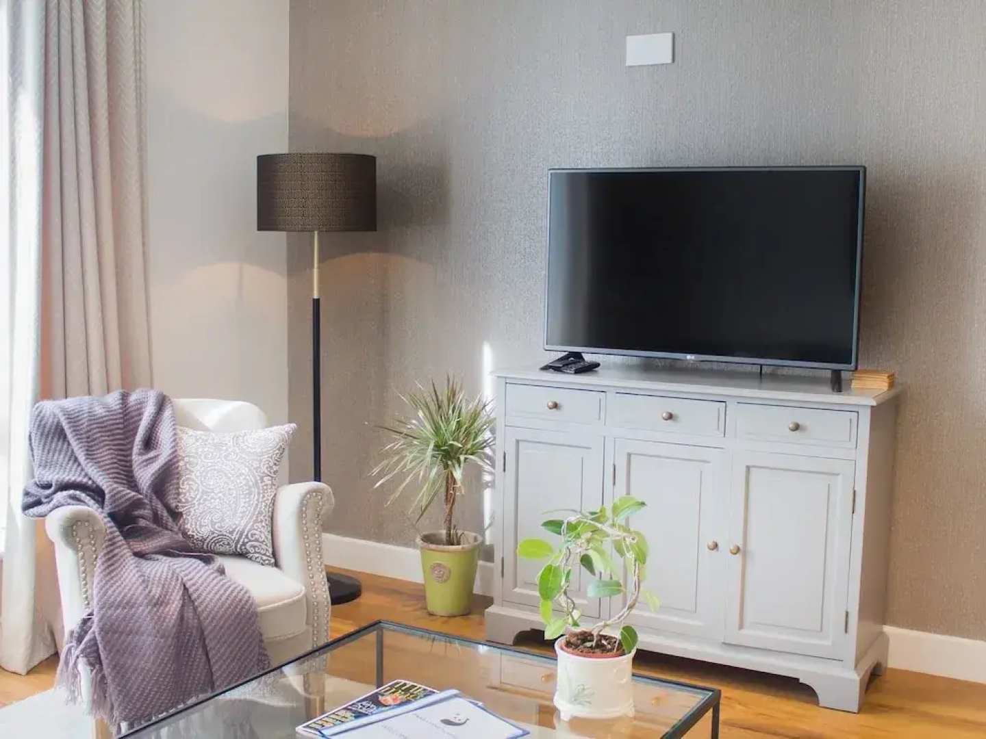 Henge House - Bluestone Apartment