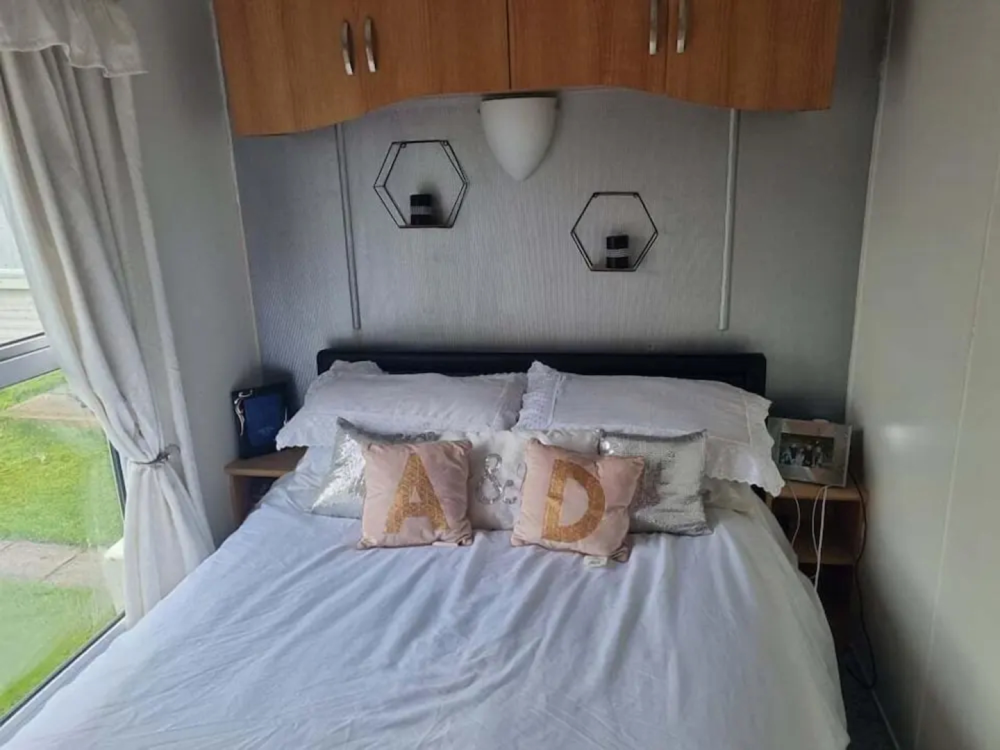 Lovely 3-bed Caravan in Foel, Welshpool