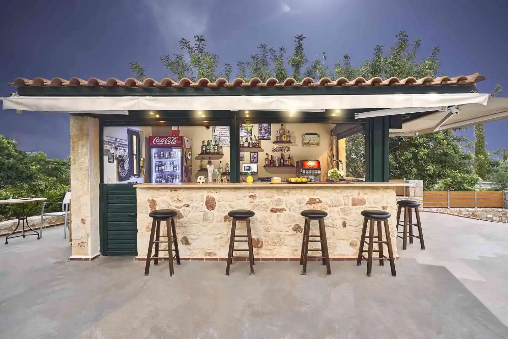 Dionysos Apartments and Studios