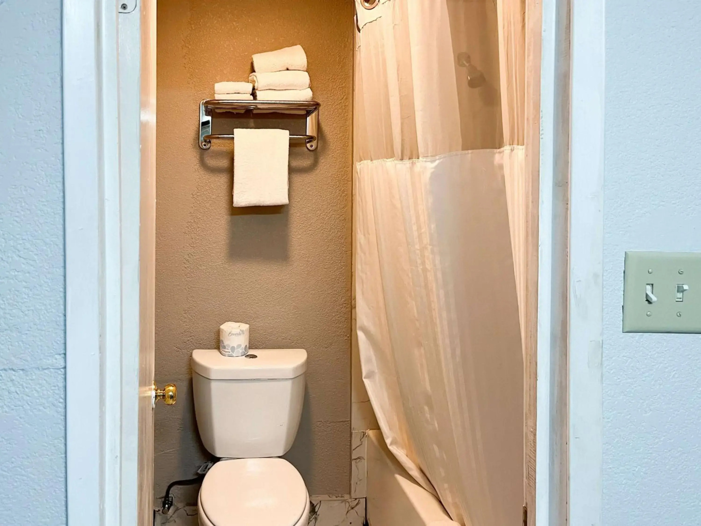 Studio 6 Suites Delano, CA