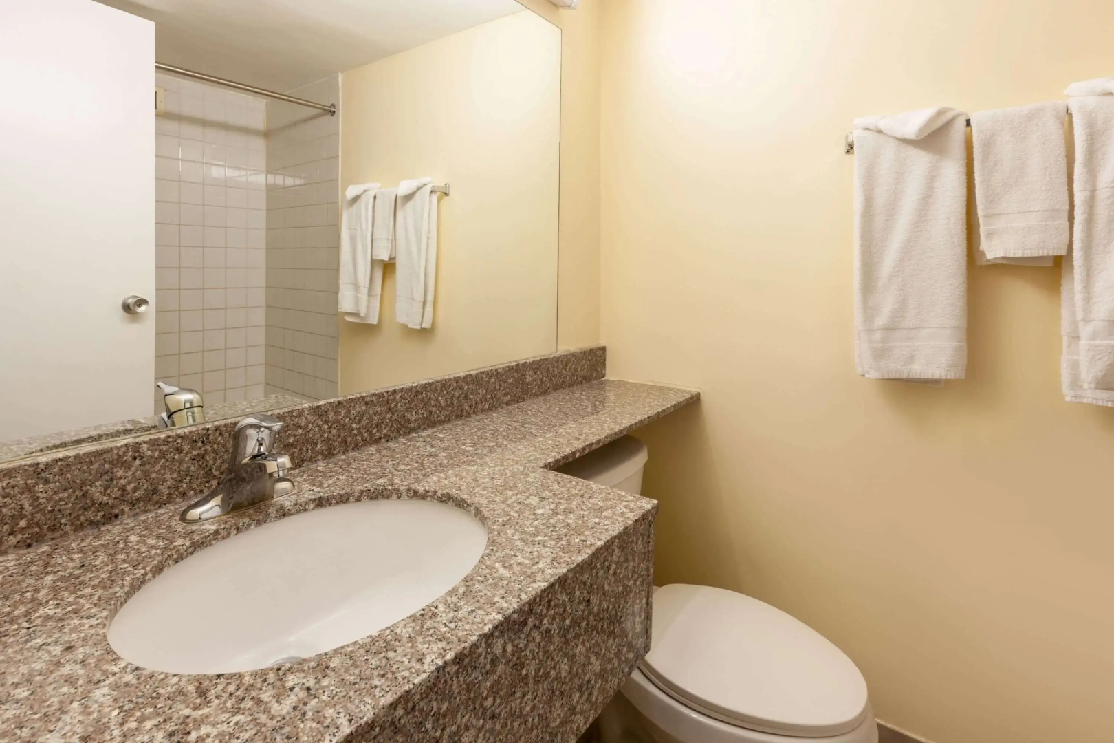 Travelodge by Wyndham Cleveland Airport