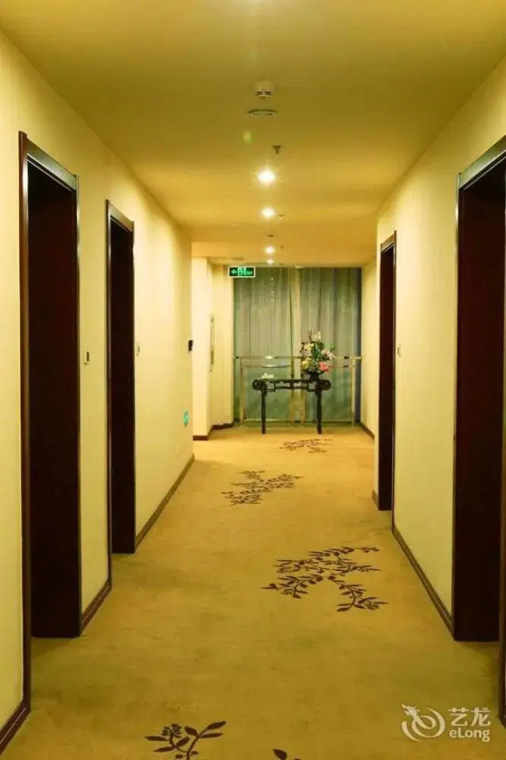 Qingdao Zhongyang Business Hotel