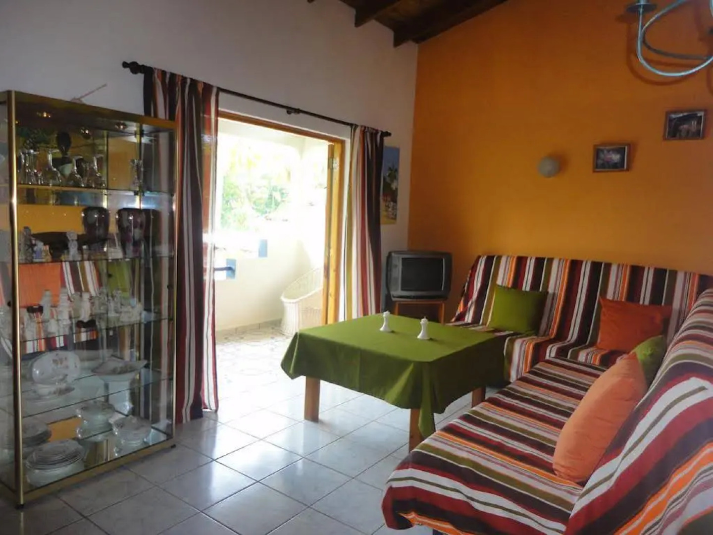 El Flamboyan Apartments