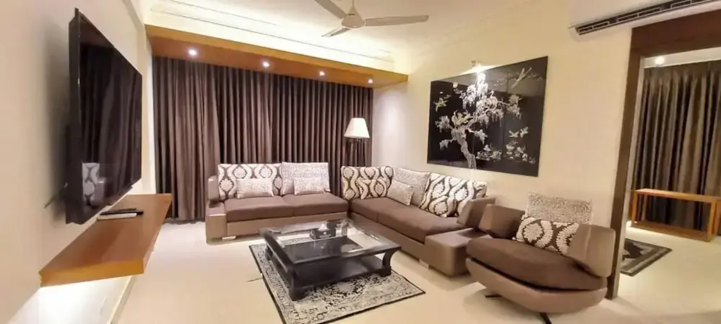 Royal Pearl Suites