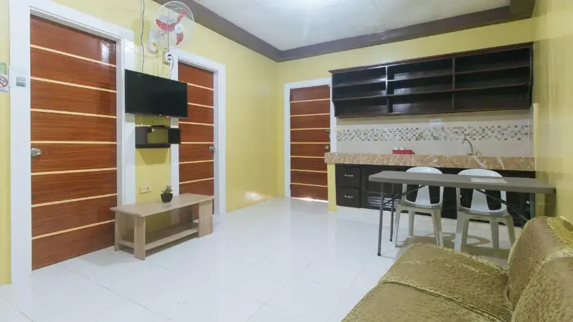 Queens Hometel by Oyo Rooms