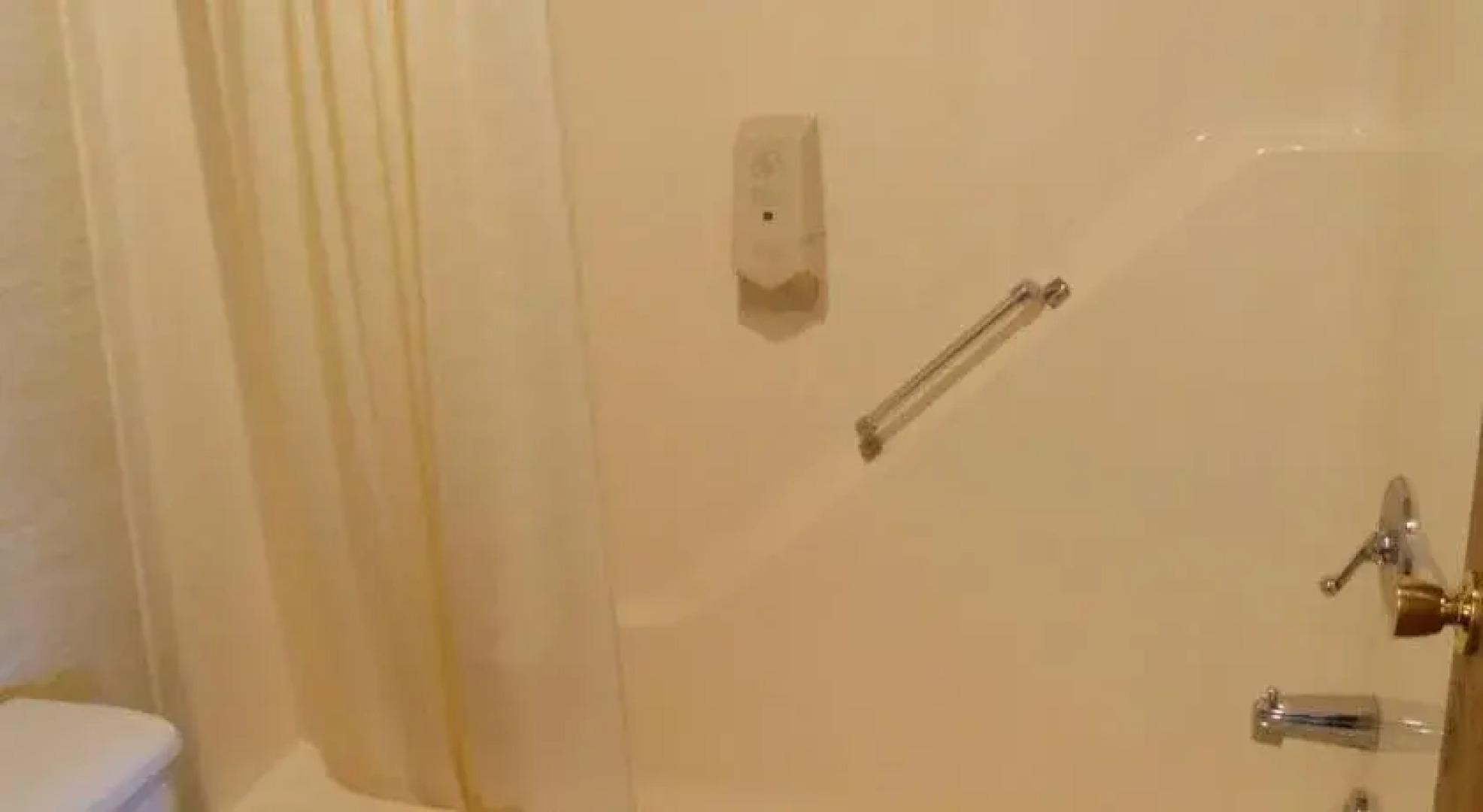 Colonial Mountain Inn