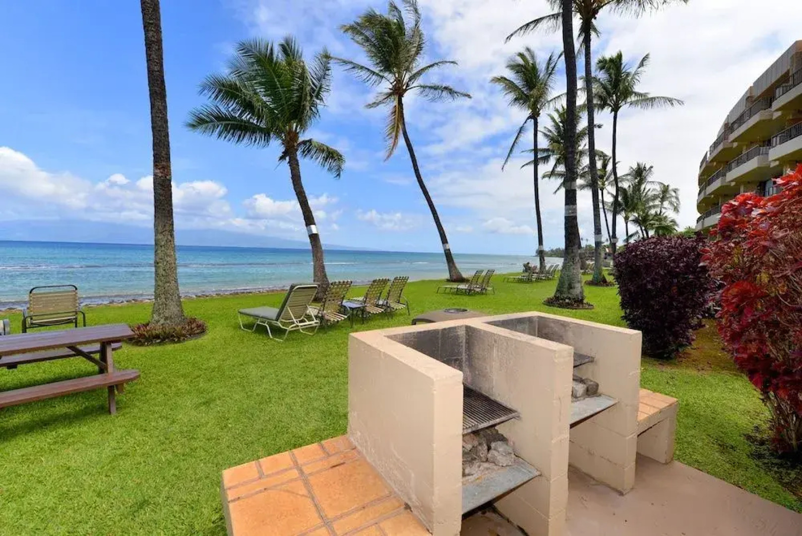 Paki Maui 415 by RedAwning