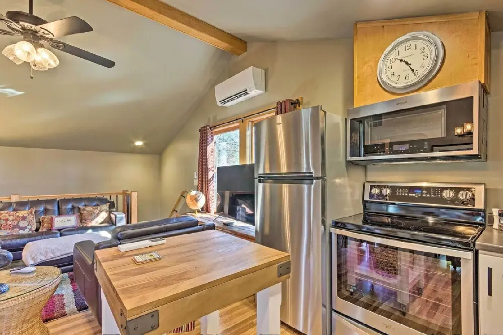 Cozy Black Mountain Escape: Walk to Golf & Lake!