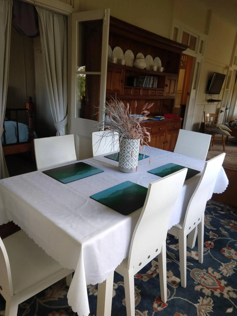 Amiens Cottage. Queenslander, charming, central.