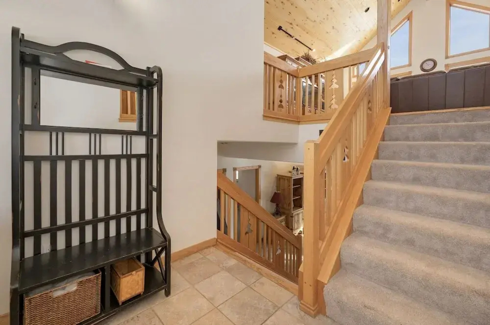 Mountain Peak 4 Bedroom Home by RedAwning