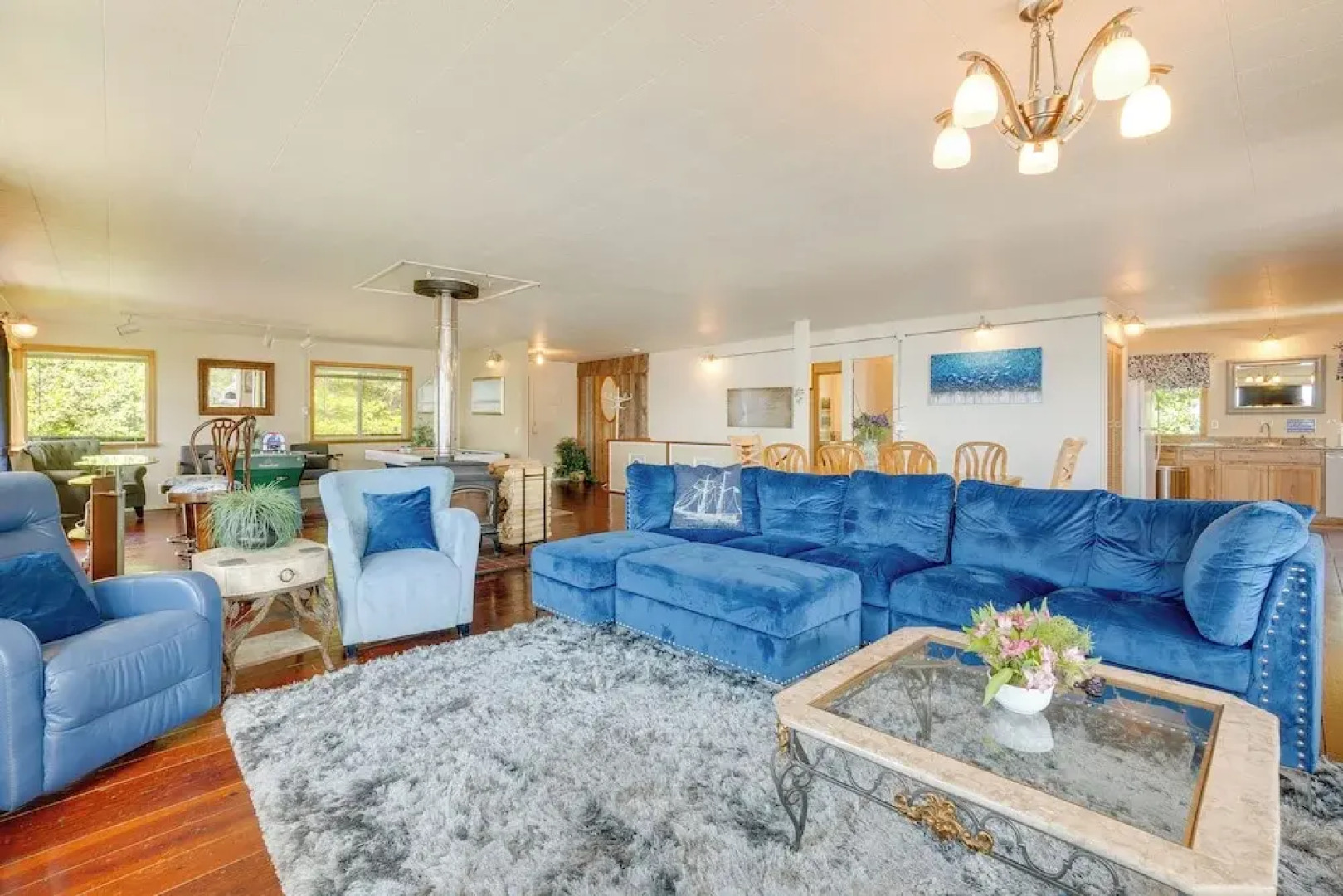 Waterfront Coos Bay Retreat w/ Kayaks!