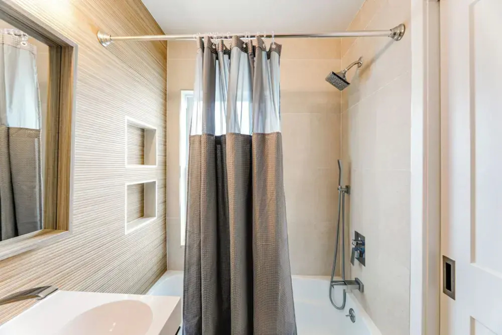 Waterfront Home w/ Views, Hot Tub in Ocean Pines!