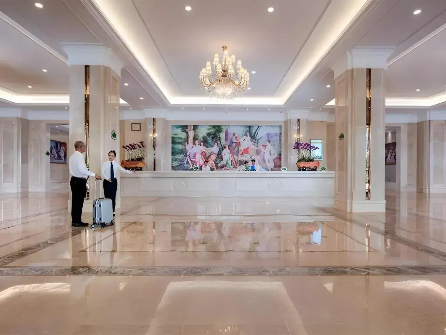 Vienna International Hotel (Haikou Old Town High-speed Railway Station)