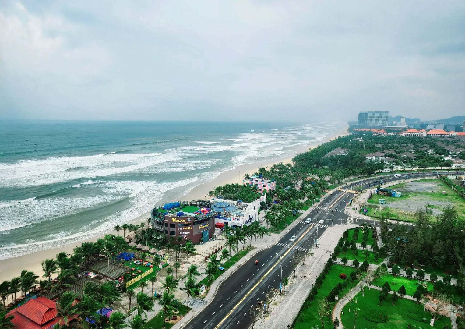 Yarra Ocean Suites Danang