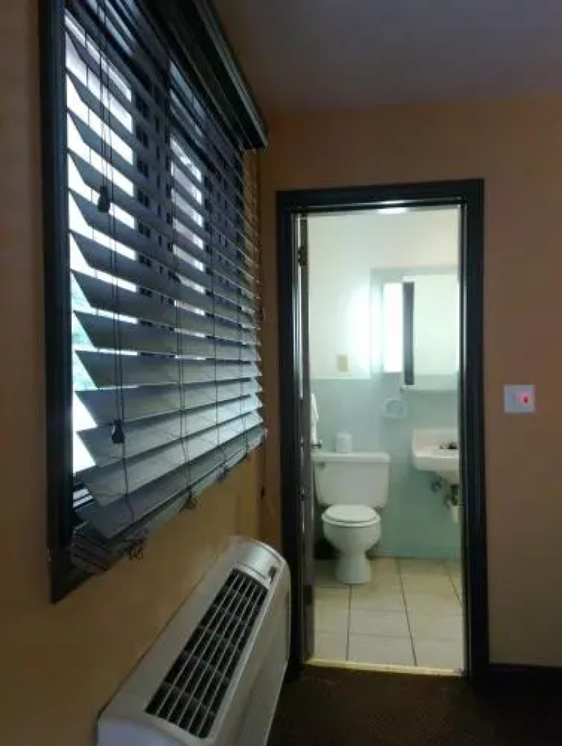 Colonial Inn Mercer-grove City