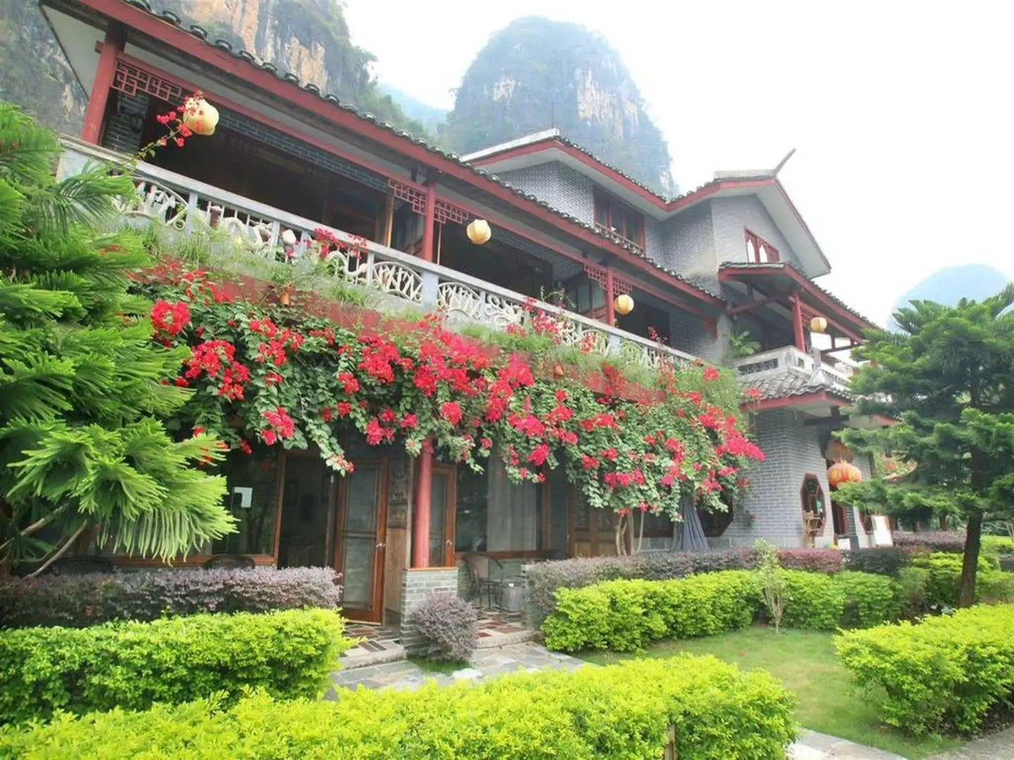 Yangshuo Mountain Retreat