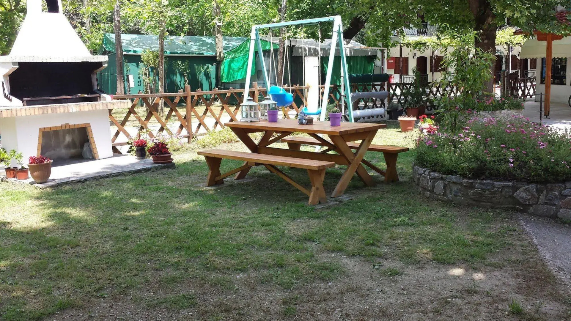 Studios & Apartments Efrosini