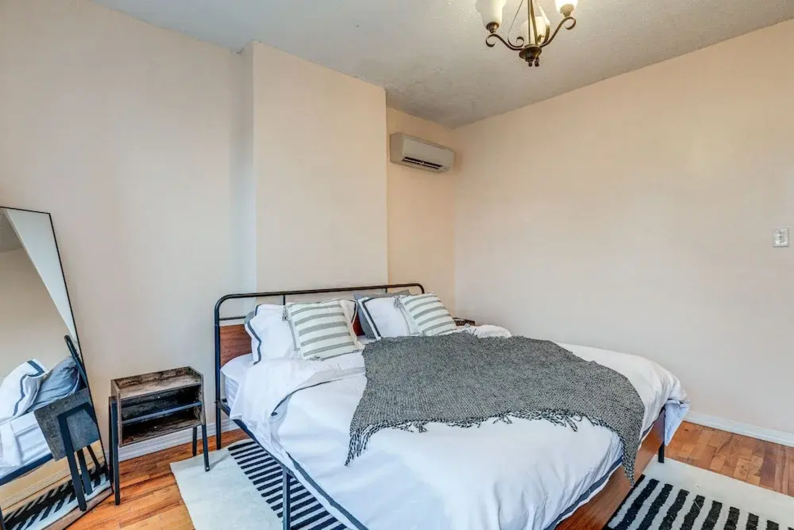 Comfy Bayonne Townhome ~ 11 Mi to NYC Attractions