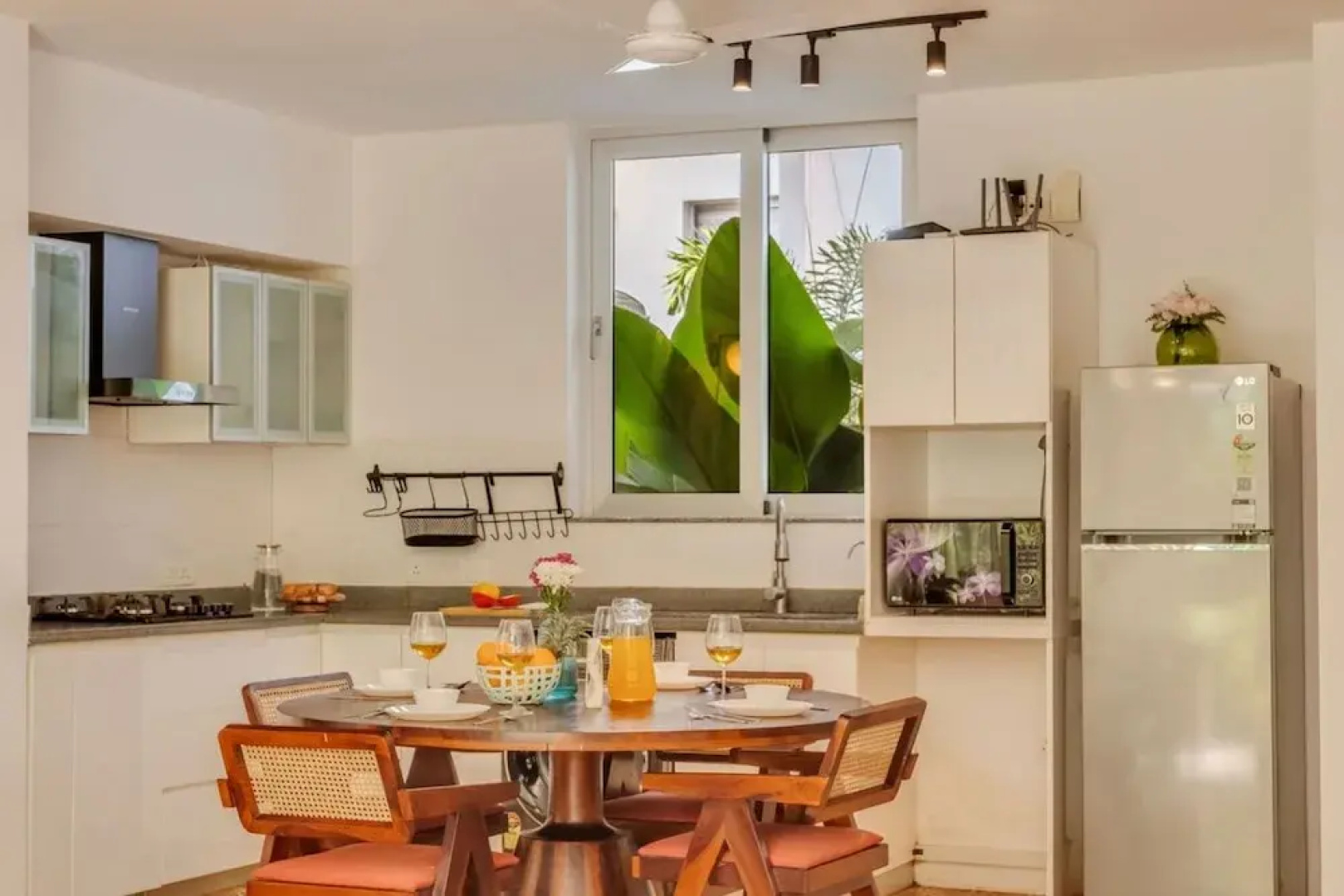 Stylish 2BR w Pool Near Candolim and Coco Beach