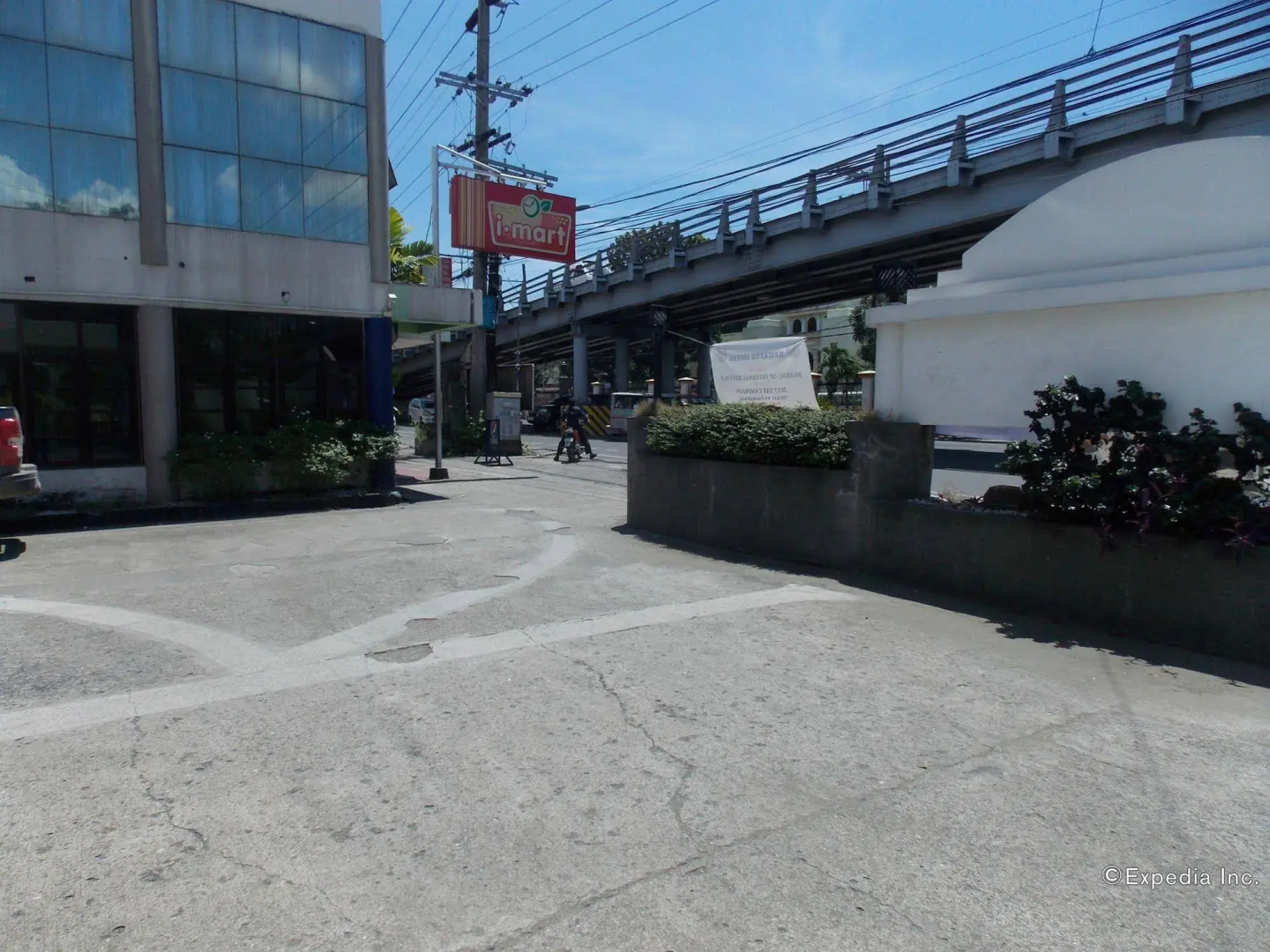 Regatta Residence Hotel
