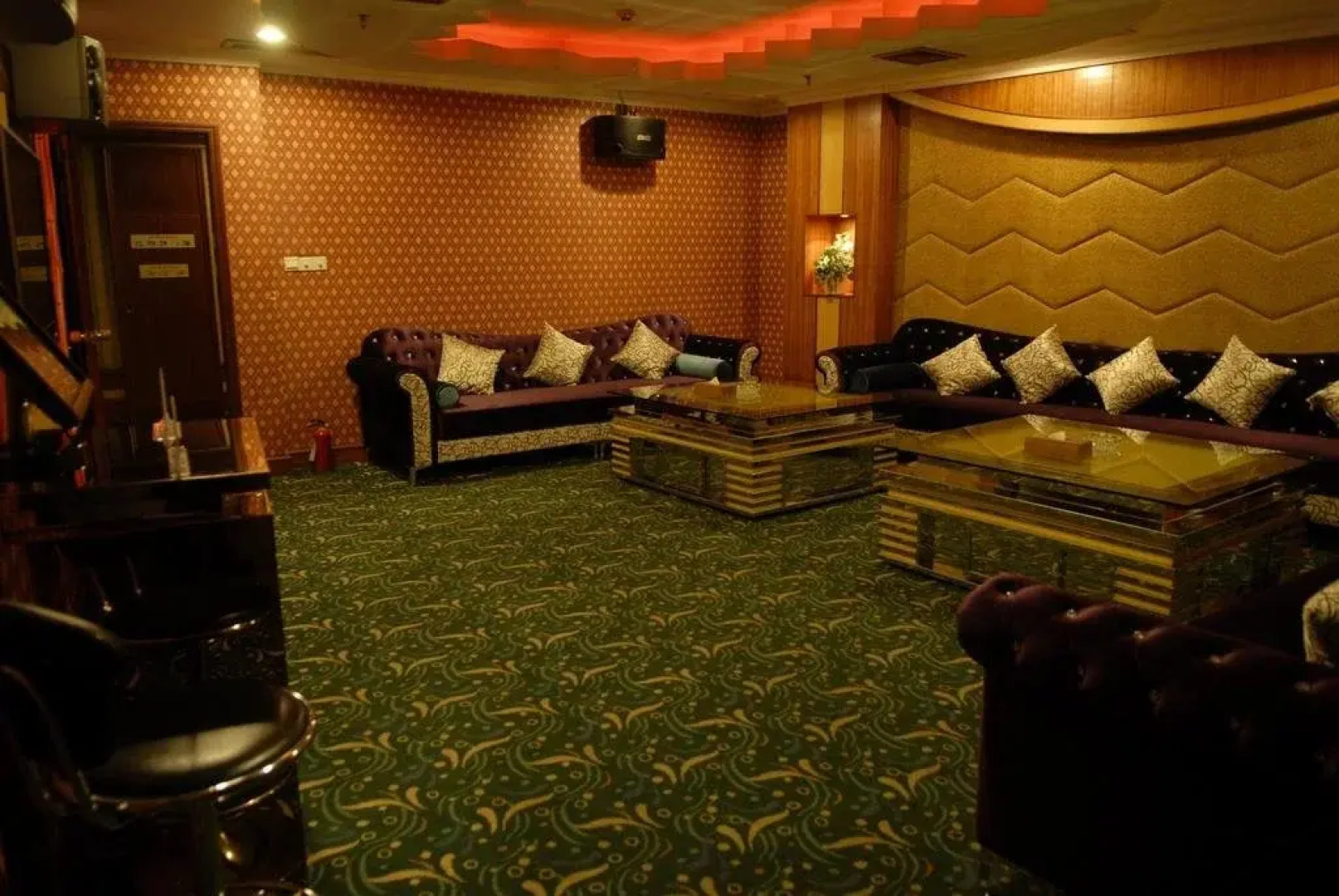 Sunny Holiday Resort