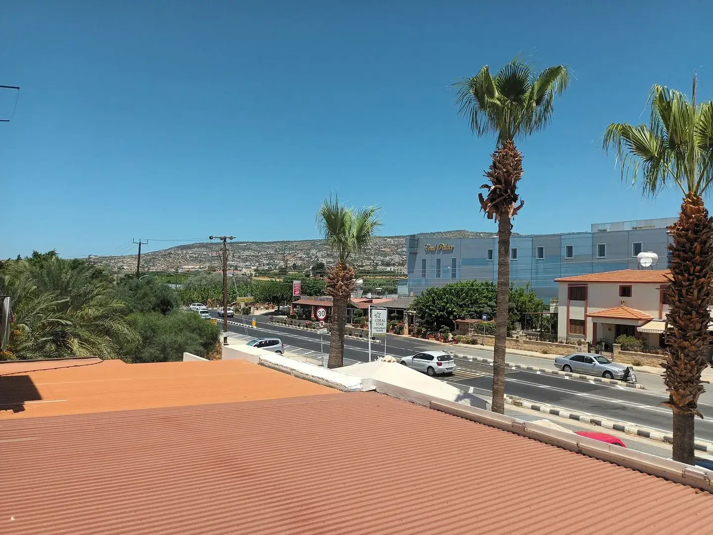 Petsas Apartments & Tavern