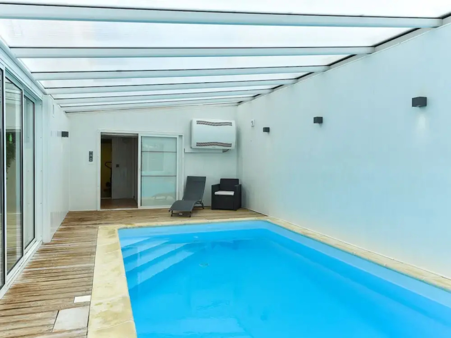 Detached Villa Within Walking Distance of the Beach, With a Swimming Pool and a Sauna