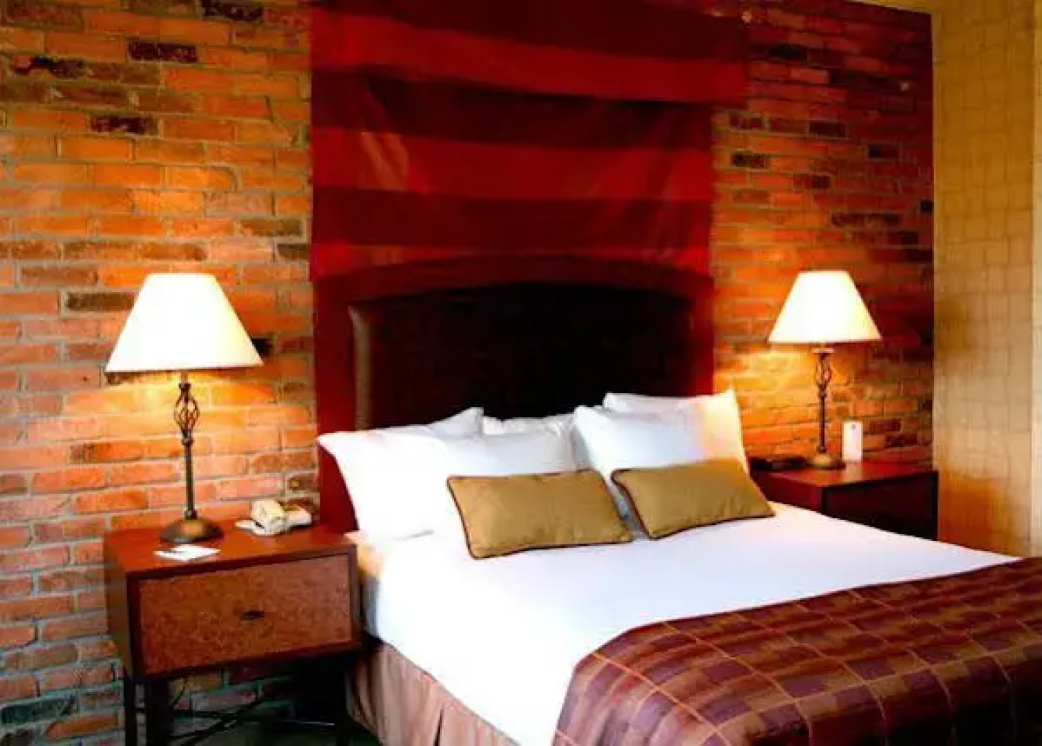 Quality Hotel Downtown-Inn at False Creek