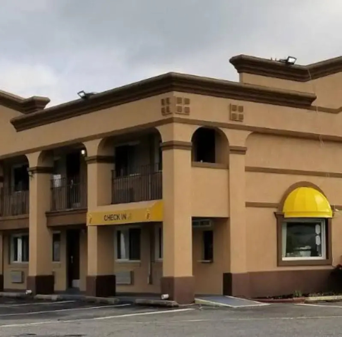 Super 8 by Wyndham Bellmawr NJ/Philadelphia PA Area