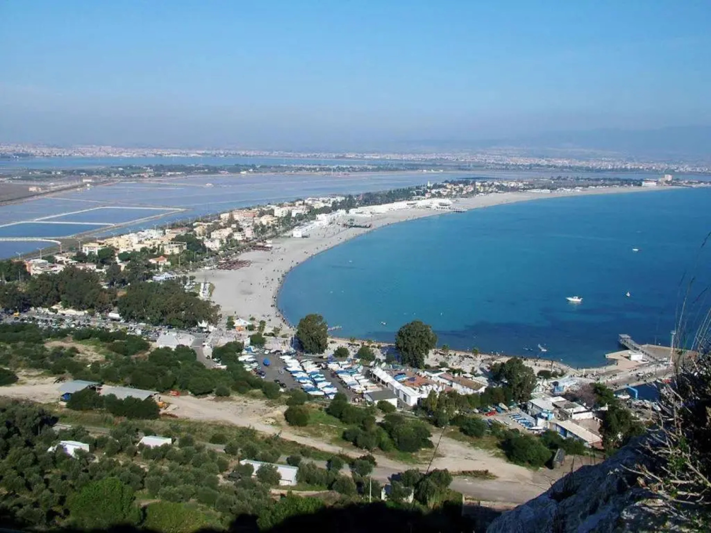 ### Appartamenti sulla SPIAGGIA al POETTO ###