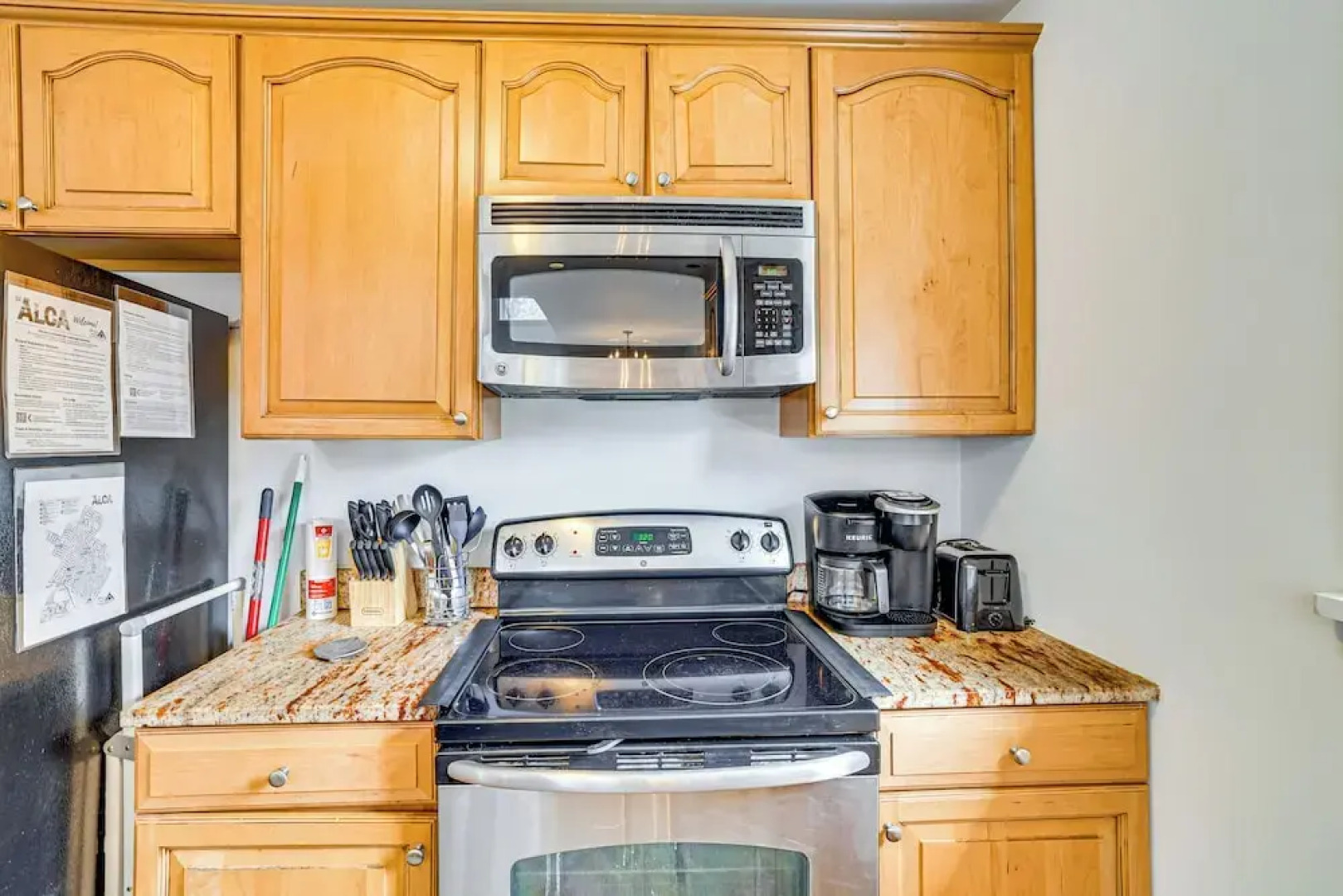 Hot Tub + Decks: Tree-lined Retreat in Pocono Lake