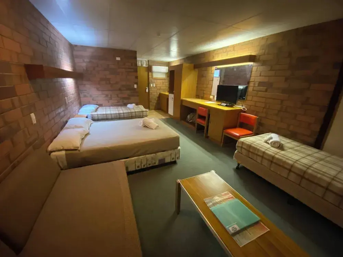 Hawker Hotel Motel