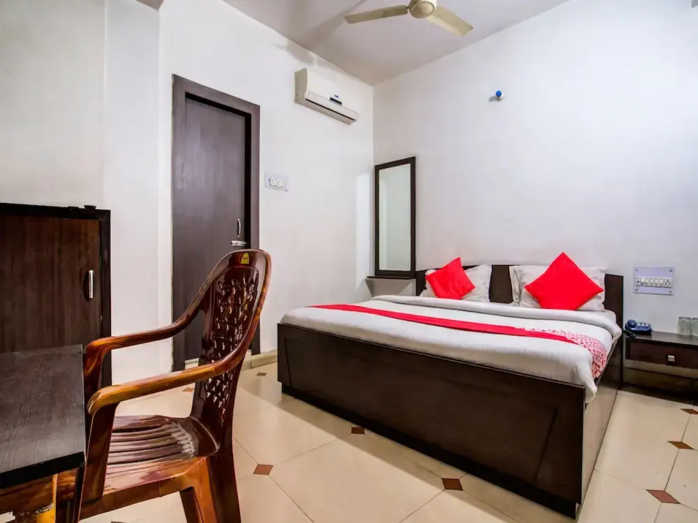 OYO 26211 Sekhar's Rest House
