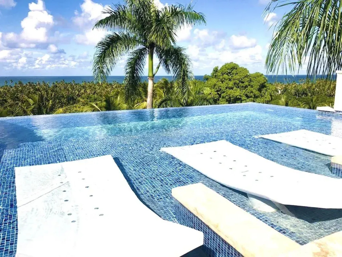 Modern 7 Bedrooms Villa on Private Beach Access