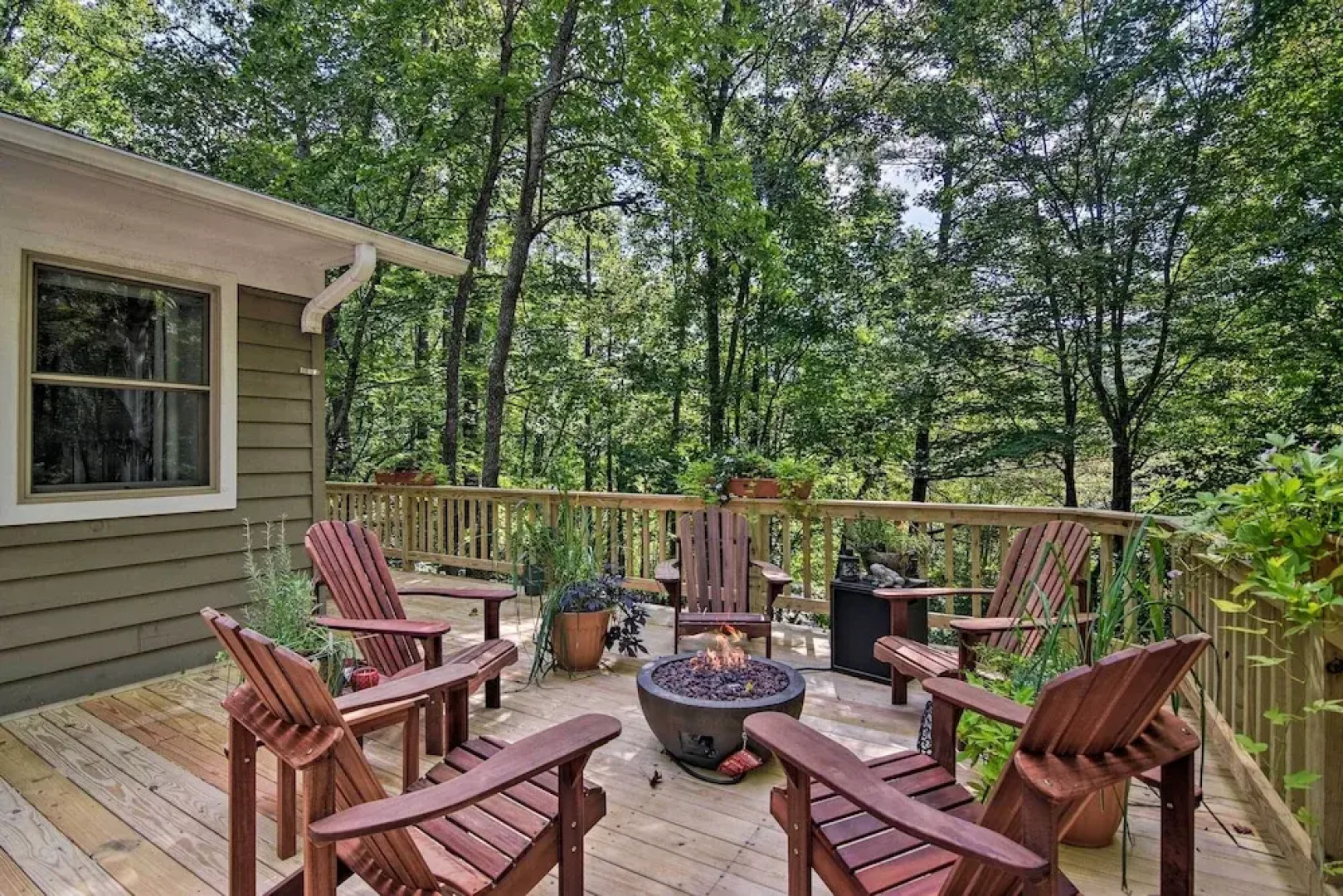 Cozy Hideaway w/ Grill, 17 Mi to Asheville